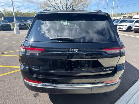 Used 2023 Jeep Grand Cherokee Limited w/ Luxury Tech Group II AWD/4WD image 7