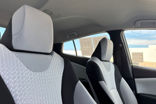 Used 2018 Toyota Prius Three FWD image 17