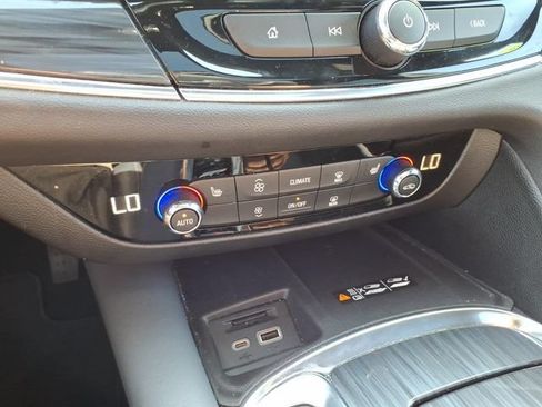Used 2024 Buick Enclave Essence w/ Experience Buick Package FWD image 27