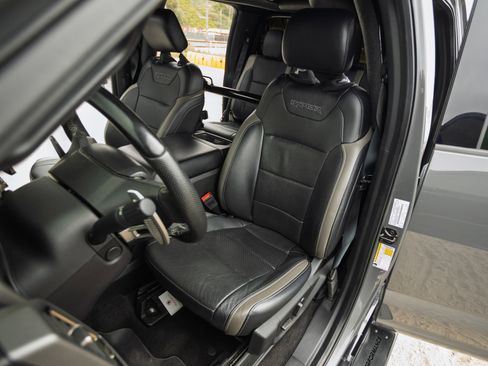 Used 2018 Ford F150 Raptor w/ Equipment Group 802A Luxury image 21