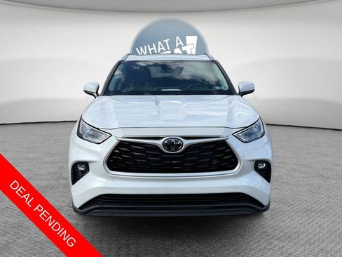 Used 2023 Toyota Highlander XLE image 9