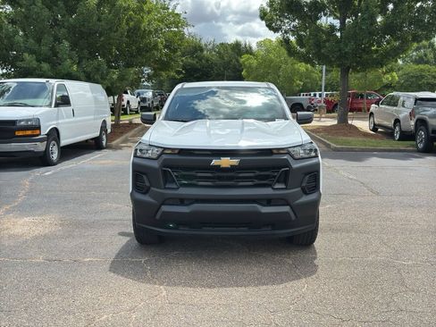 Used 2026 Chevrolet Colorado W/T AWD/4WD image 2