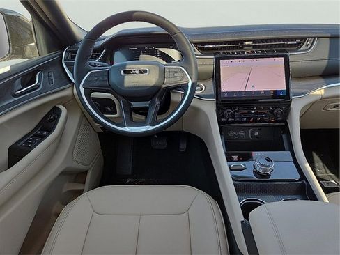 New 2025 Jeep Grand Cherokee Limited image 12