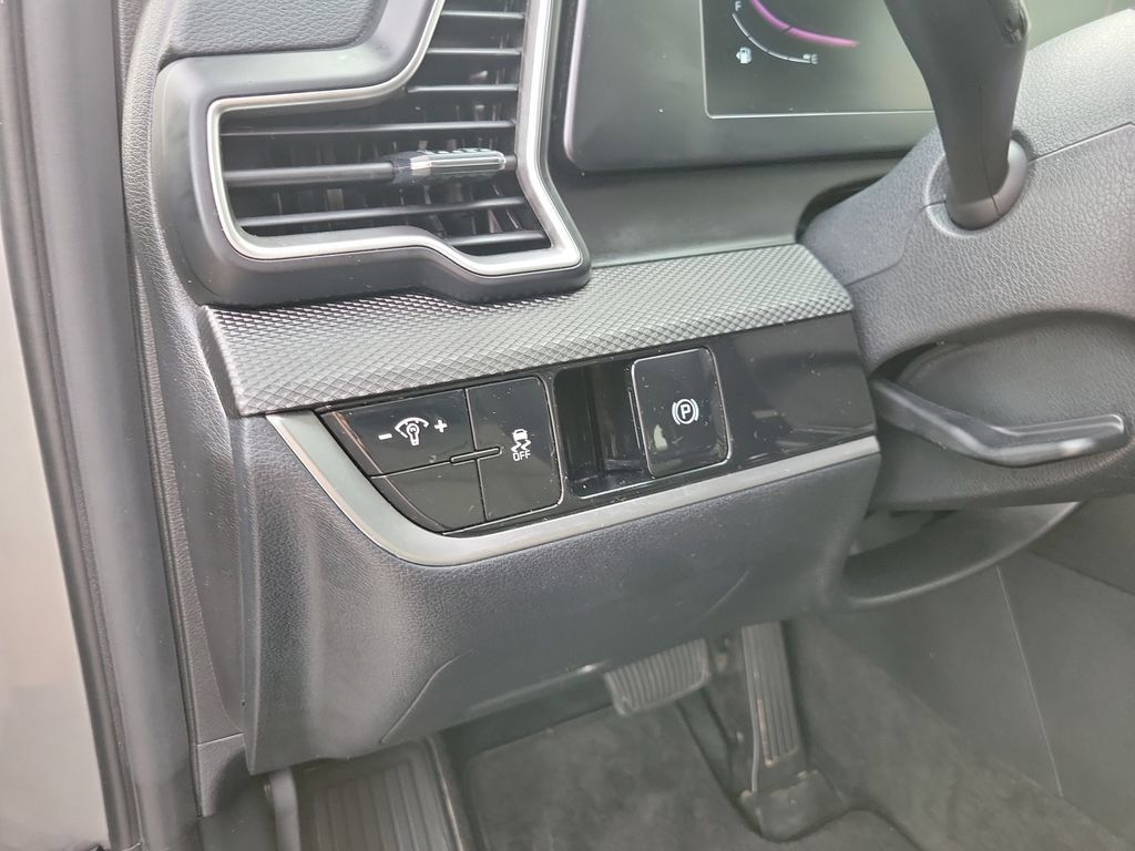Used 2024 Kia Sportage LX FWD image 25
