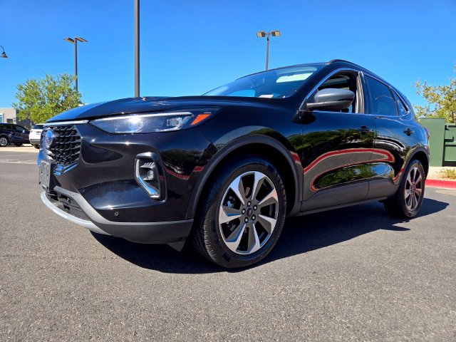 Used 2023 Ford Escape Platinum w/ Premium Technology Package AWD/4WD image 2