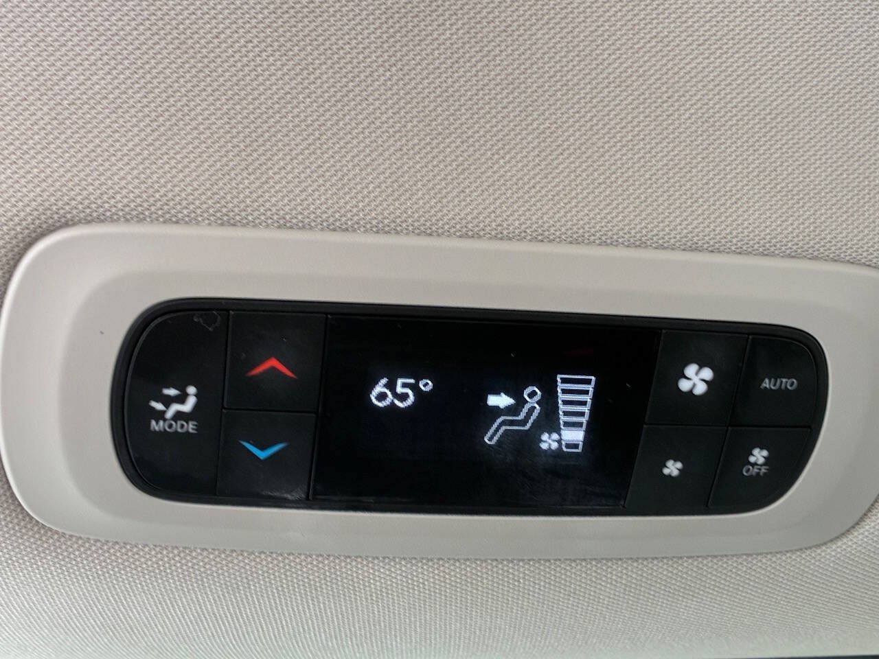 Used 2024 Chrysler Pacifica Touring-L FWD image 30