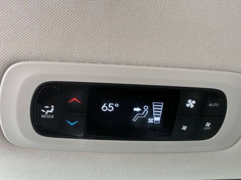 Used 2024 Chrysler Pacifica Touring-L FWD image 30