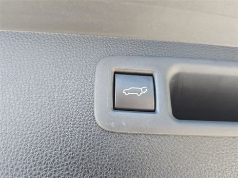 Used 2022 Toyota Highlander XLE FWD image 10