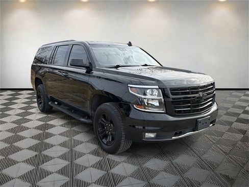 Used 2020 Chevrolet Suburban LT image 3