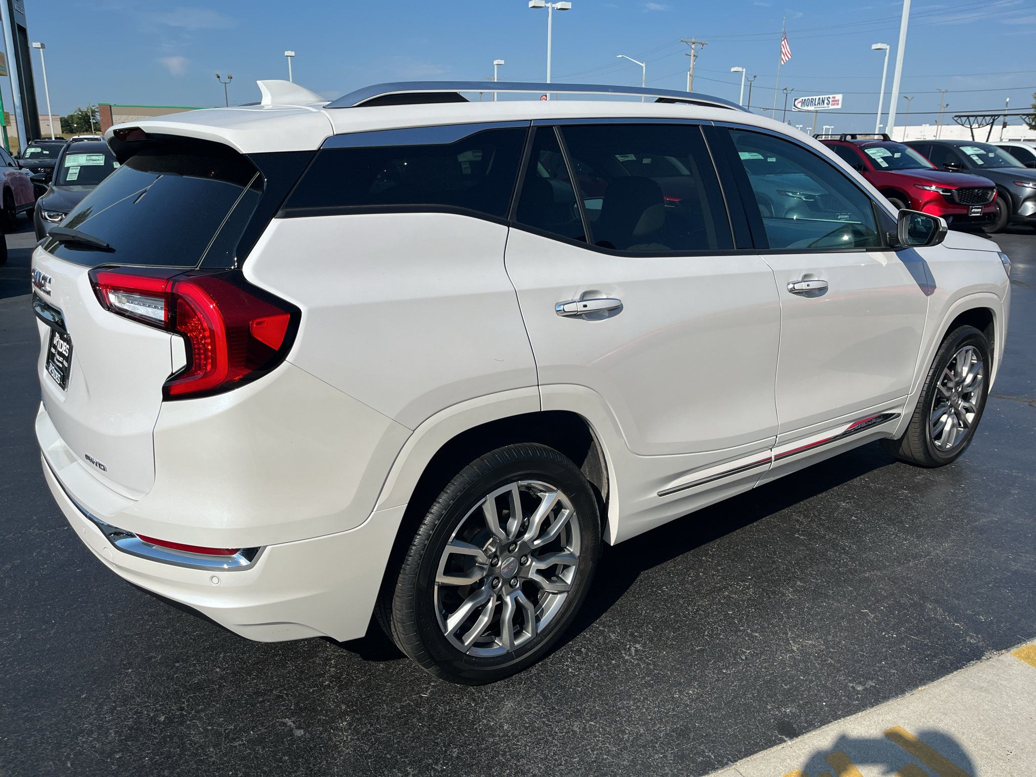 Used 2024 GMC Terrain Denali w/ Denali Premium Package AWD/4WD image 9