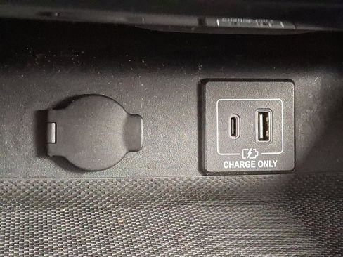 Used 2020 Nissan Pathfinder S image 31