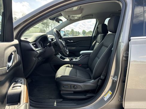 Used 2022 GMC Acadia SLE w/ Driver Convenience Package image 16