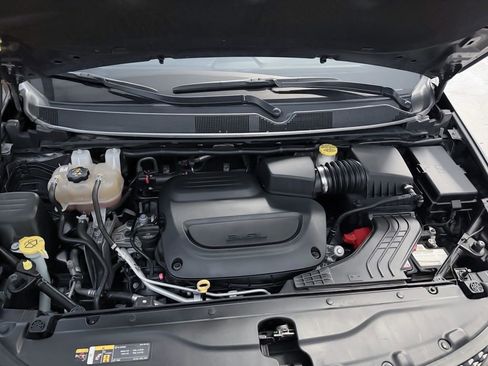 Used 2023 Chrysler Voyager LX image 29