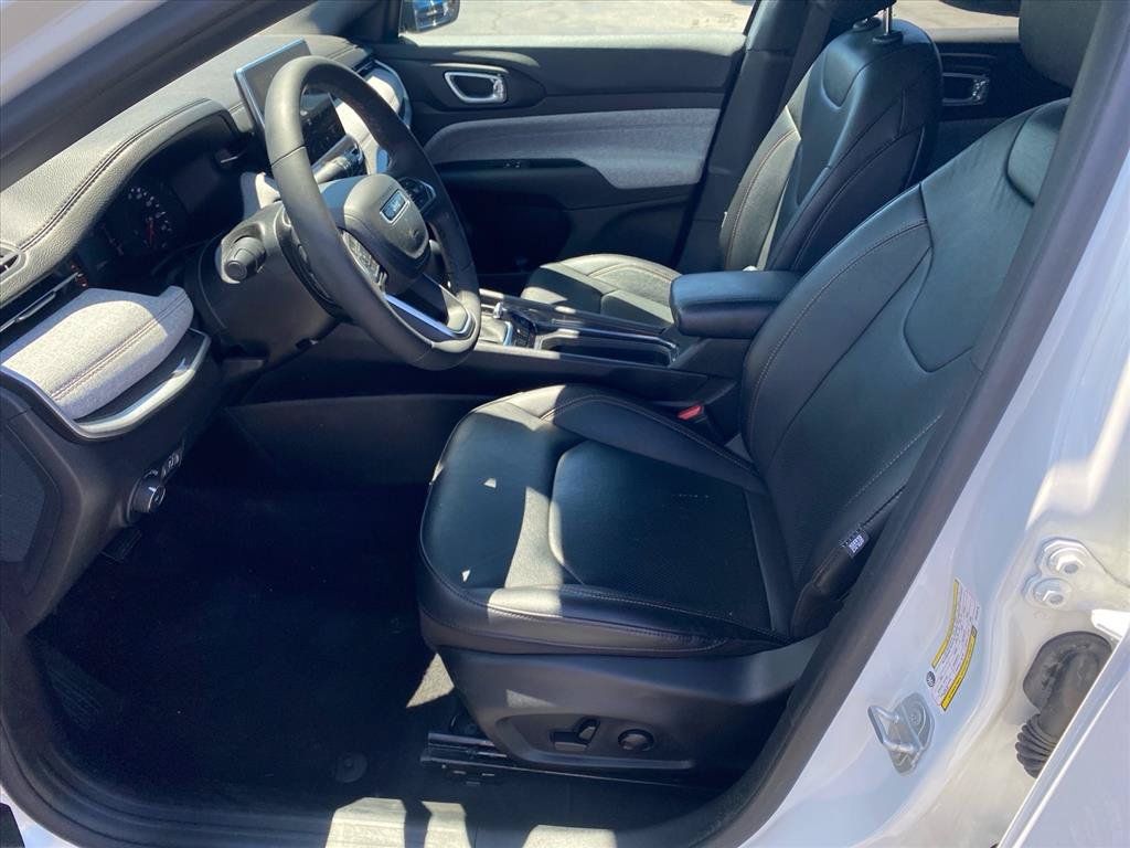 Used 2023 Jeep Compass Latitude AWD/4WD image 9