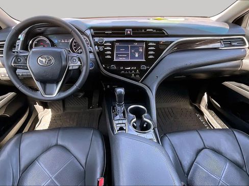 Used 2018 Toyota Camry XLE FWD image 15