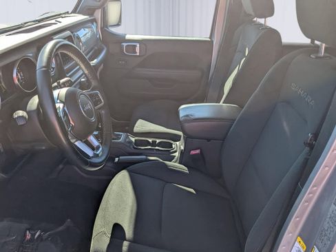 Used 2019 Jeep Wrangler Unlimited Sahara image 12