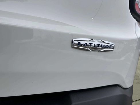 Used 2017 Jeep Renegade Latitude image 23