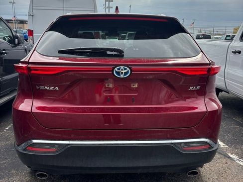 Used 2023 Toyota Venza XLE image 11