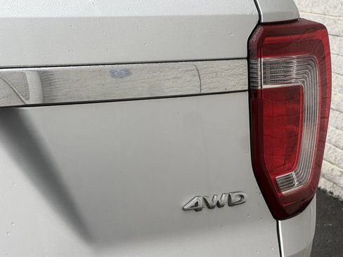 Certified 2018 Ford Explorer XLT image 12