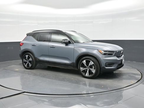 Used 2022 Volvo XC40 P8 Recharge Plus image 9