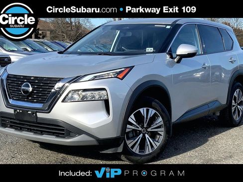 Used 2021 Nissan Rogue SV image 1