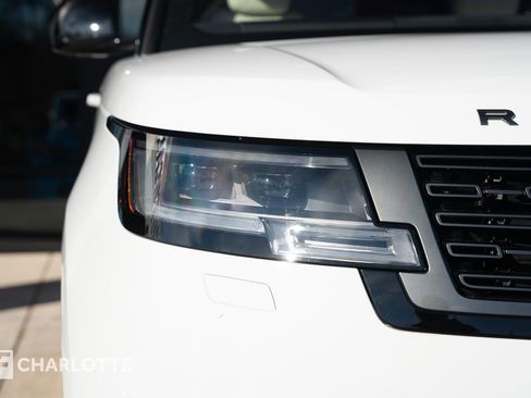 Used 2023 Land Rover Range Rover SE image 3