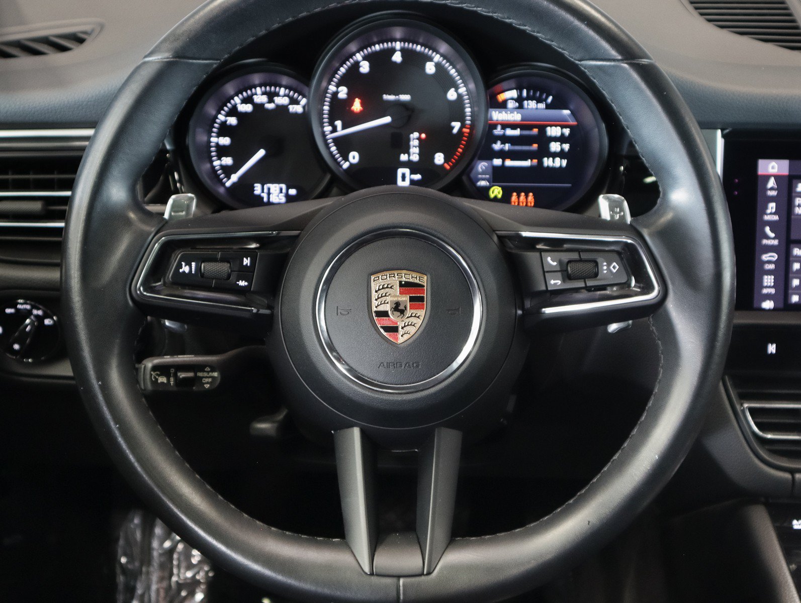 Certified 2023 Porsche Macan AWD/4WD image 16