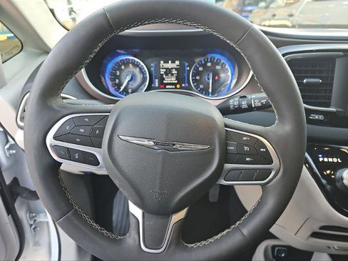 Used 2024 Chrysler Voyager LX image 7