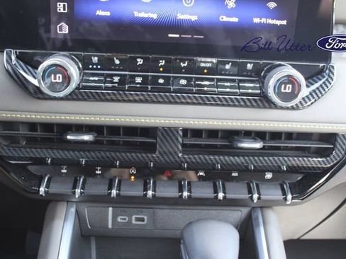 Used 2025 Chevrolet Colorado ZR2 w/ Technology Package AWD/4WD image 25