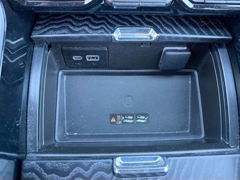 Used 2024 GMC Yukon Denali w/ Denali Reserve Package image 35