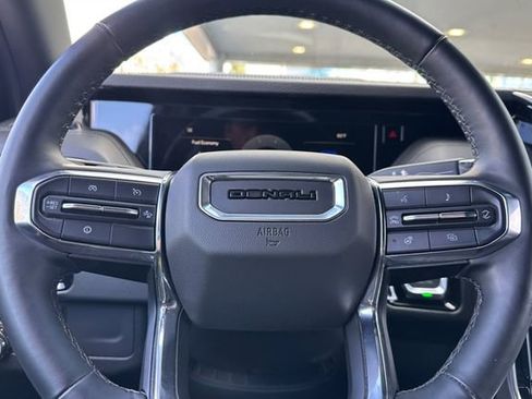 Used 2025 GMC Yukon XL Denali image 24