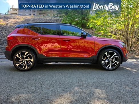 Used 2022 Volvo XC40 T5 R-Design w/ Advanced Package AWD/4WD image 4