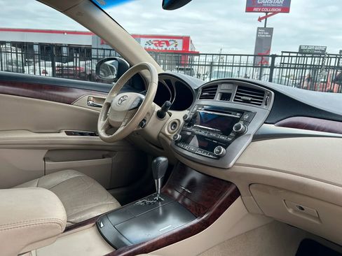 Used 2011 Toyota Avalon image 14