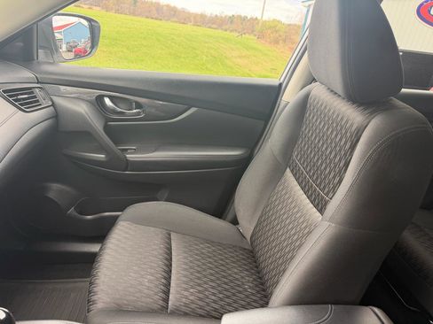 Used 2018 Nissan Rogue SV image 30