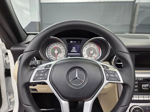 Used 2016 Mercedes-Benz SLK 300 image 25