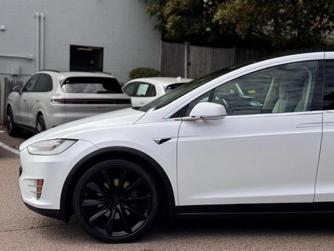 Used 2018 Tesla Model X AWD/4WD image 10