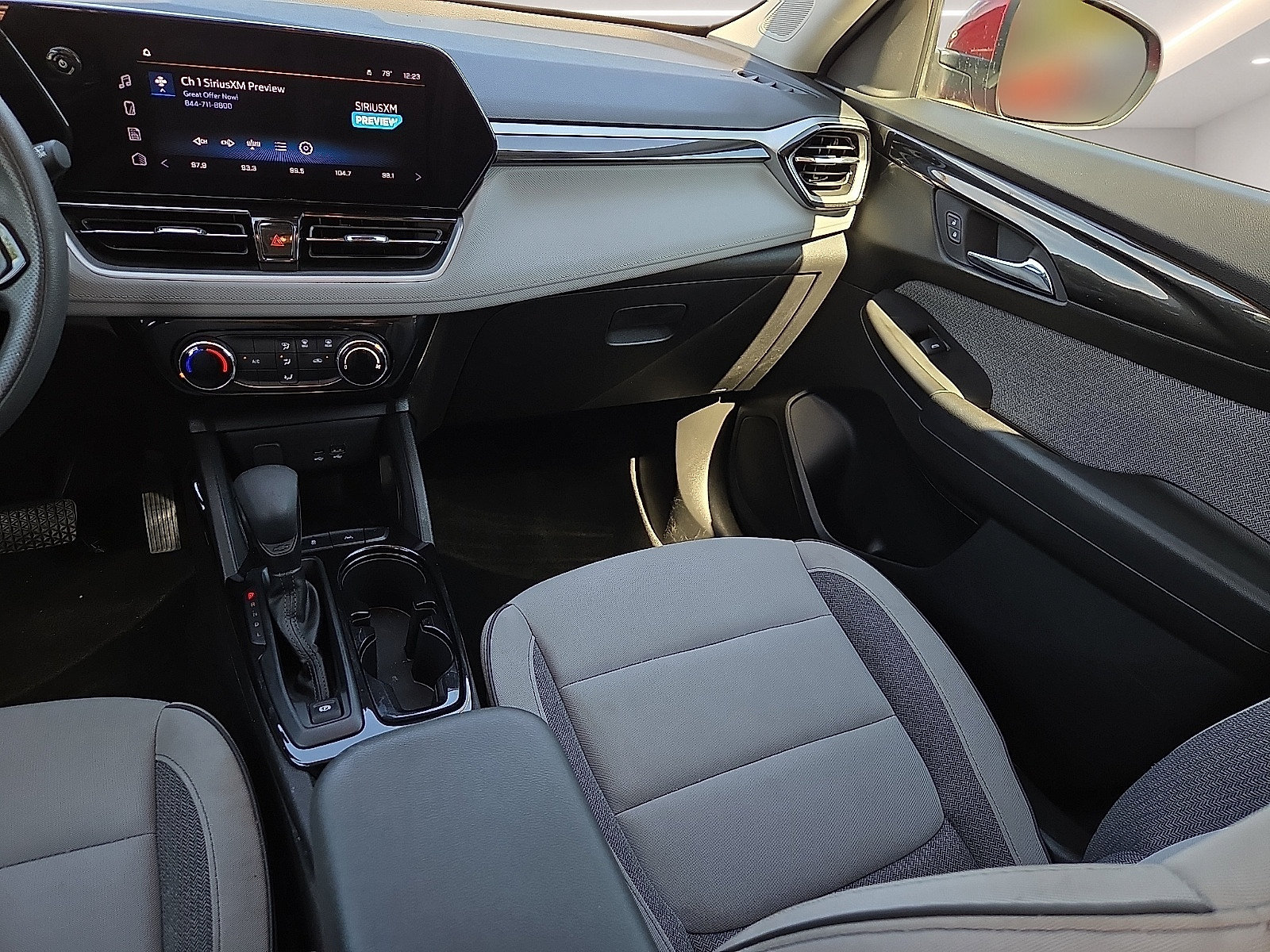 Used 2025 Chevrolet TrailBlazer LT FWD image 12