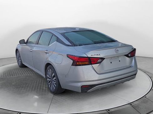 Used 2024 Nissan Altima 2.5 SV image 3