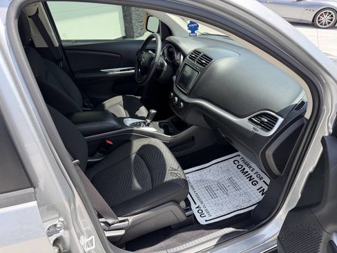 Used 2019 Dodge Journey SE FWD image 17
