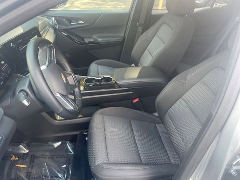 Used 2025 Chevrolet Equinox LT image 32