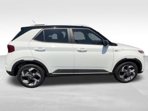 Used 2024 Hyundai Venue Limited FWD image 8
