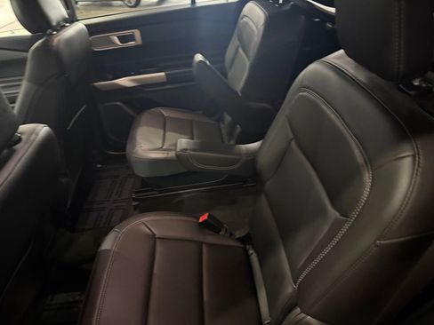 Used 2024 Ford Explorer XLT w/ Equipment Group 202A AWD/4WD image 32