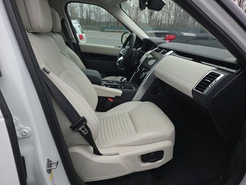 Used 2025 Land Rover Discovery S image 5