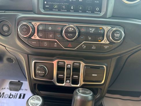 Used 2021 Jeep Wrangler Unlimited Sahara AWD/4WD image 38