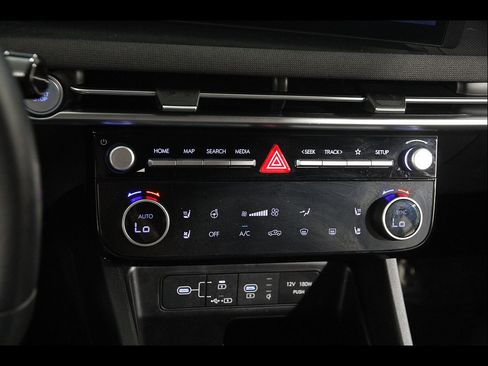 Certified 2025 Hyundai Santa Cruz Limited AWD/4WD image 15