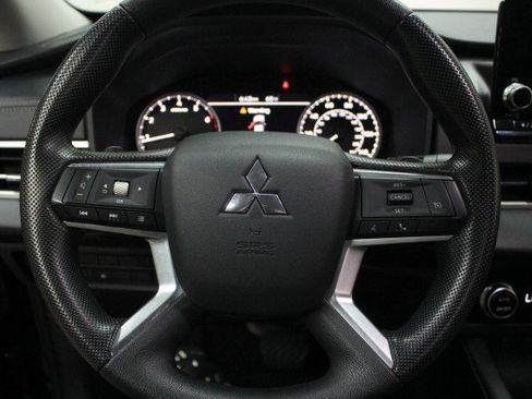 Used 2022 Mitsubishi Outlander ES image 9