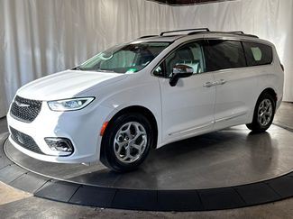 Used 2023 Chrysler Pacifica Limited video 1