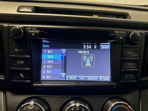 Used 2018 Toyota RAV4 LE image 6