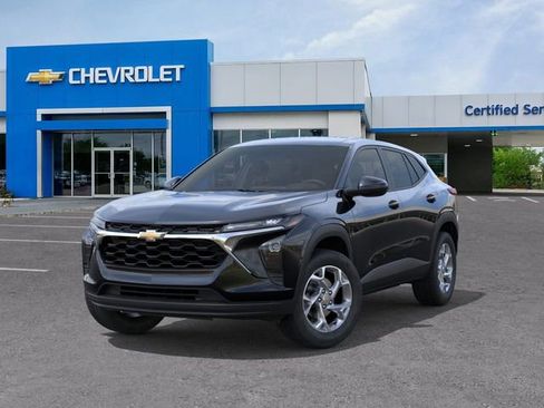 New 2026 Chevrolet Trax LS w/ LS Convenience Package FWD image 6