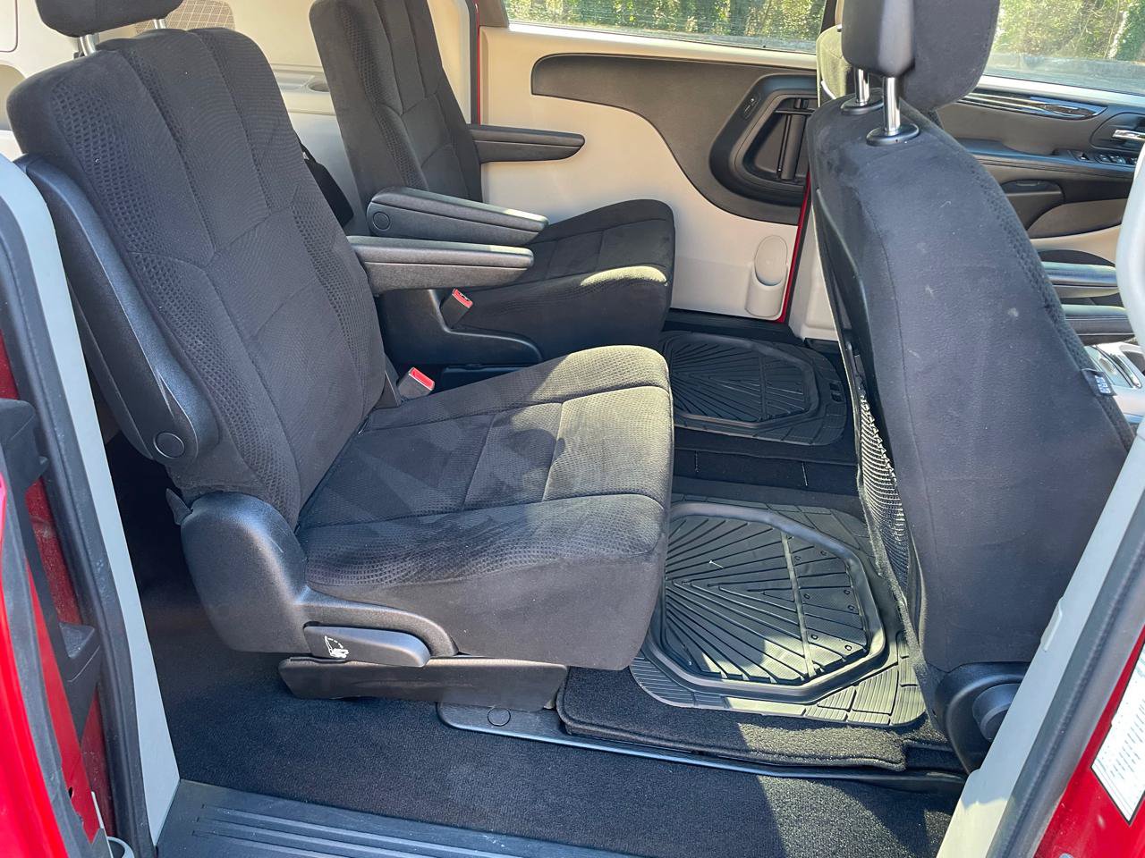 Used 2012 Dodge Grand Caravan SXT FWD image 10